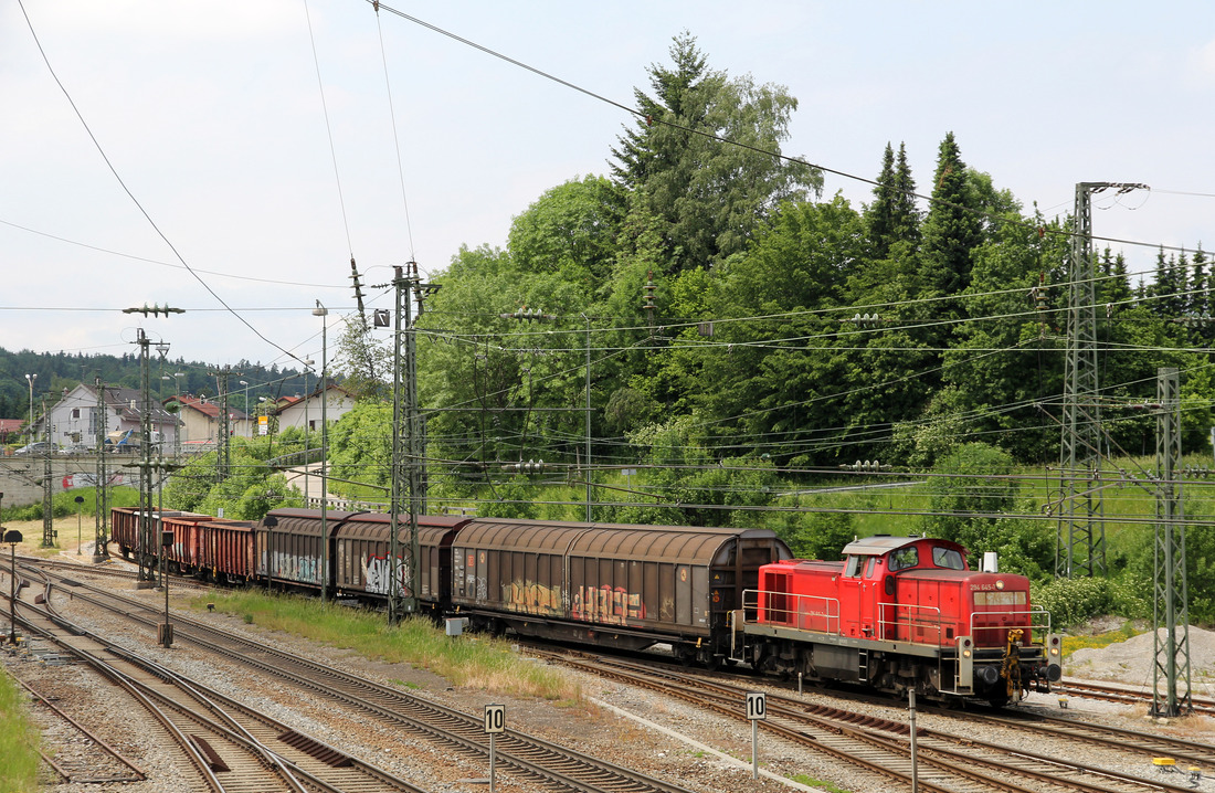 DB Cargo 294 645 mit der Übergabe aus Traunreut. // Traunstein // 6. Juni 2019