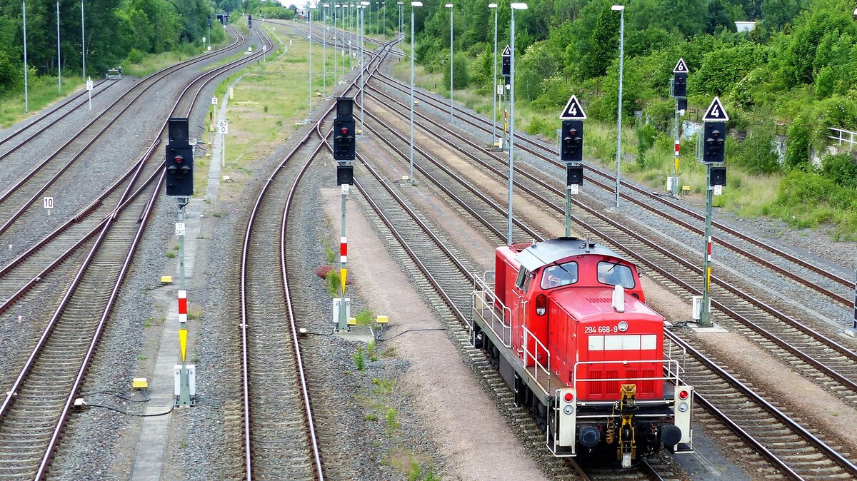 DB Cargo 294 668-9 abfahrbereit in Gera Richtung Norden am 30.5.2022