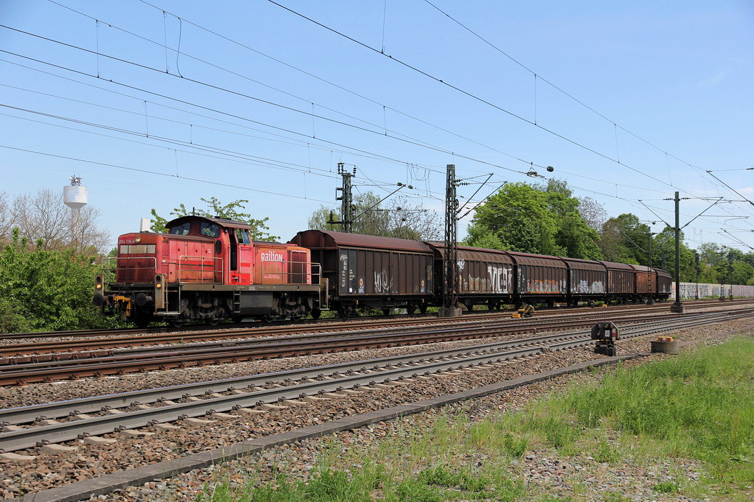 DB Cargo 294 716 mit EK 55522  Tamm (Württemberg) - Bietigheim-Bissingen. // Aufgenommen in Tamm. // 16. Mai 2017
