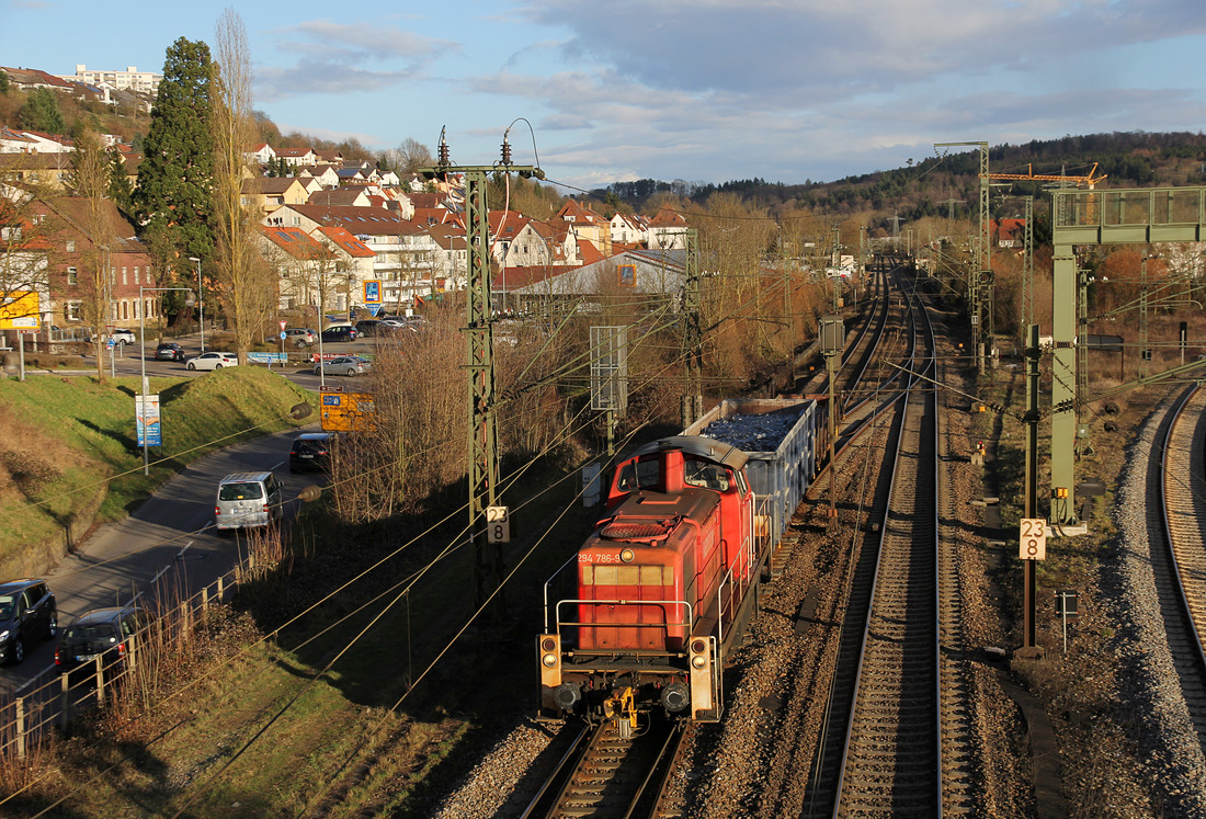 DB Cargo 294 786 mit einer Übergabe aus Richtung Uhingen / Göppingen. // Aufgenommen in Plochingen. // 16. März 2018