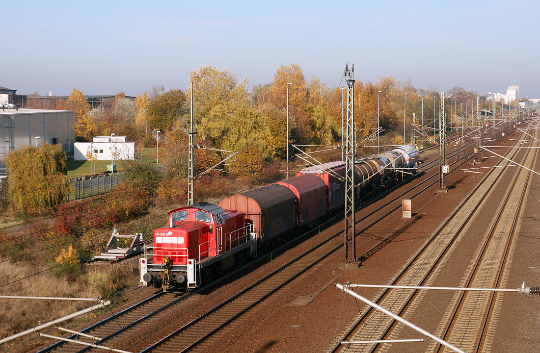 DB Cargo 294 908 mit einer Übergabe nach Troisdorf und Königswinter // Köln-Porz // 14. November 2012