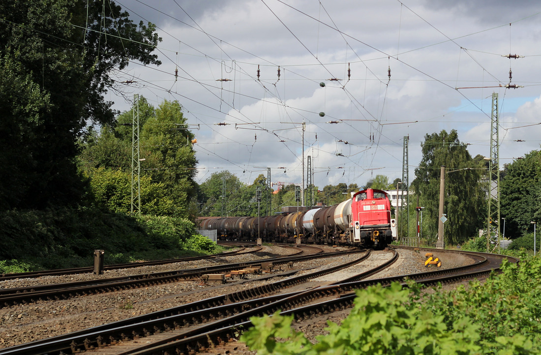 DB Cargo 295 019 bei Rangierarbeiten im Bahnhof Stade. // Stade // 29. August 2016
