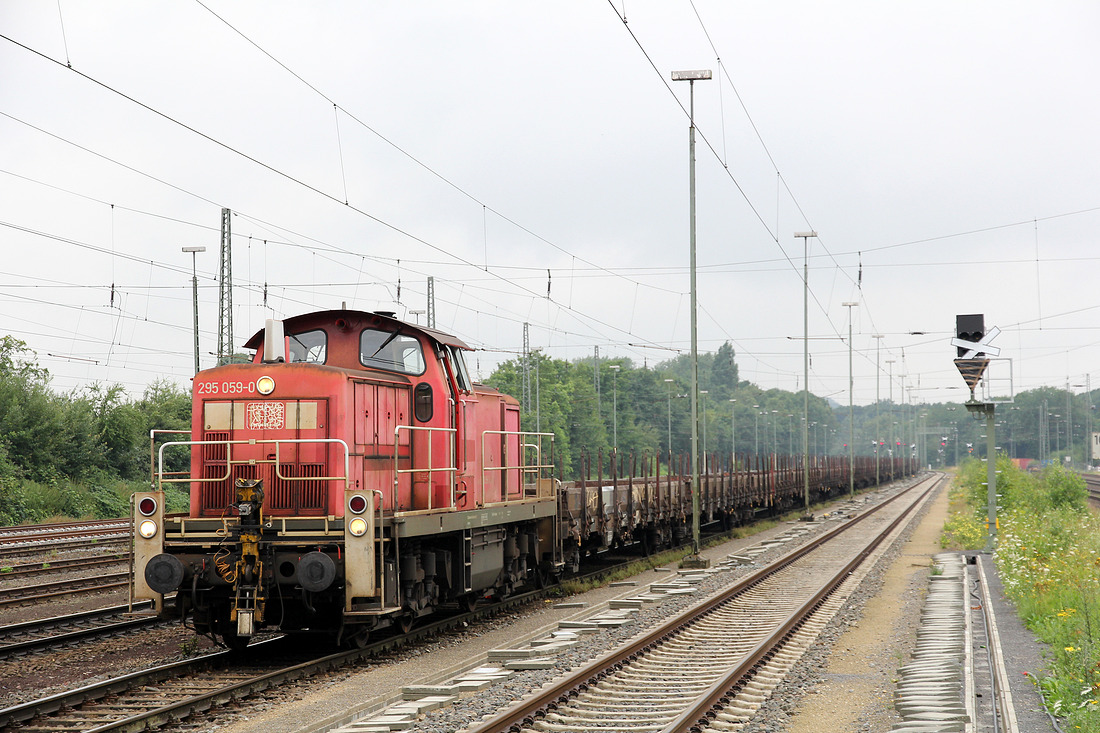 DB Cargo 295 059 mit Übergabe nach Georgsmarienhütte. // Hasbergen // 21. Juli 2017