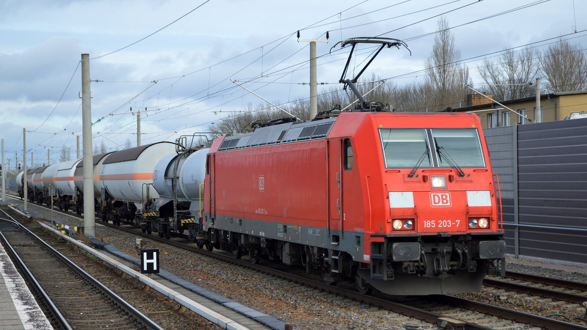 DB Cargo AG [D]  185 203-7  [NVR-Nummer: 91 80 6185 203-7 D-DB] mit gemischten Kesselwagen am 28.01.21 Berlin-Blankenburg.