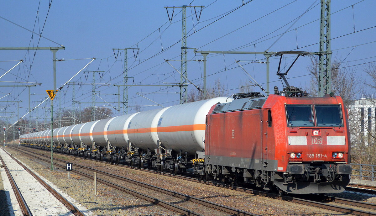 DB Cargo AG [D]  185 191-4  [NVR-Nummer: 91 80 6185 191-4 D-DB] mit einem Ganzzug Druckgaskesselwagen (Propen) am 23.03.22 Durchfahrt Bf. Golm.