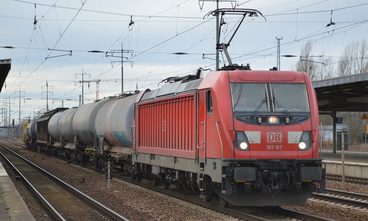 DB Cargo AG [D]  187 167  [NVR-Nummer: 91 80 6187 167-2 D-DB] mit einem kurzen gemischten Güterzug am 14.01.20 Bf. Flughafen Berlin Schönefeld.