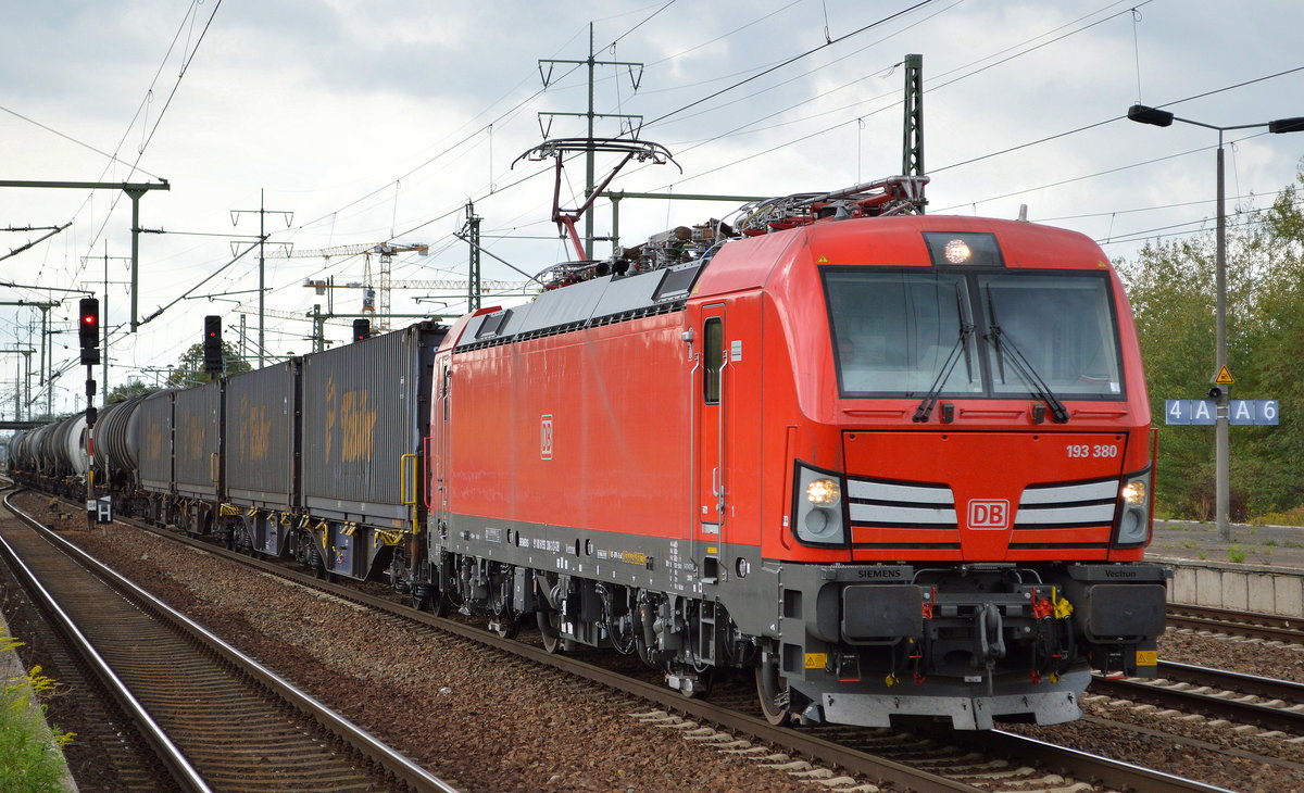 DB Cargo AG [D]  193 380  [NVR-Nummer: 91 80 6193 380-3 D-DB] mit gemischtem Güterzug am 12.09.19 Bahnhof Flughafen Berlin Schönefeld.