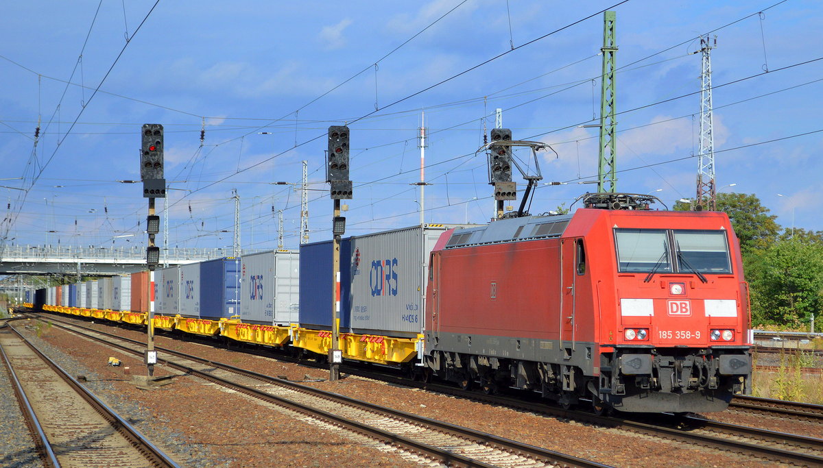 DB Cargo AG [D] mit  185 358-9  [NVR-Nummer: 91 80 6185 358-9 D-DB] und Containerzug aus Polen (China Silk Road) am 12.09.19 Durchfahrt bahnhof Flughafen Berlin Schönefeld.