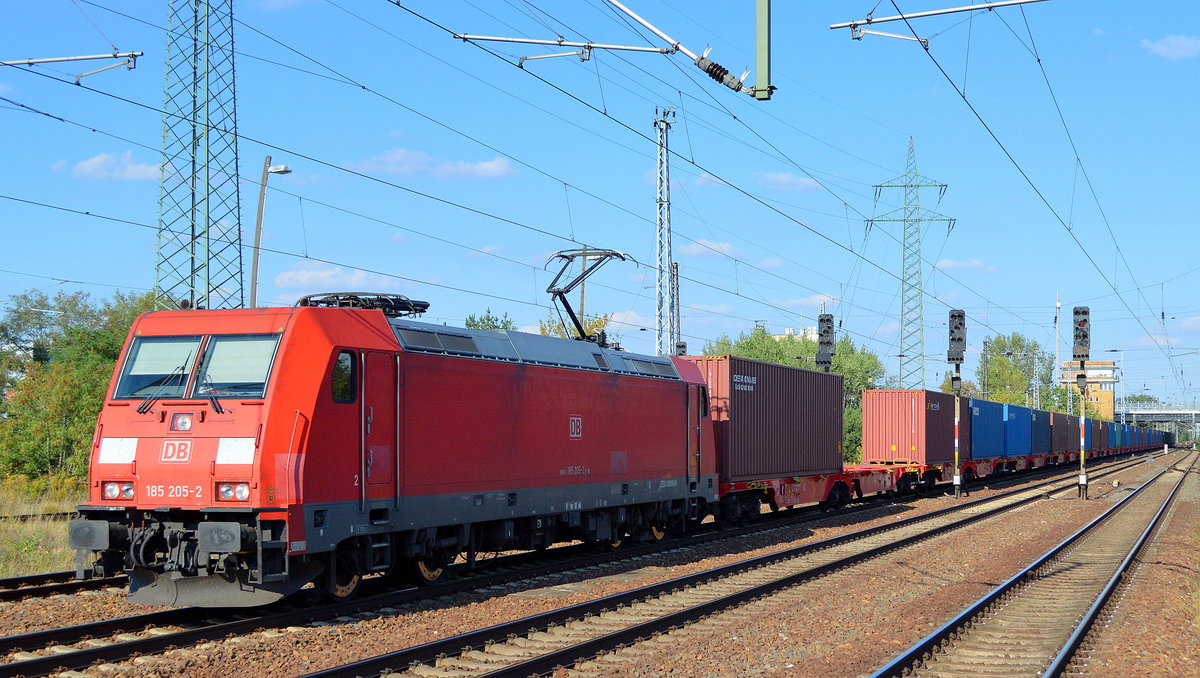 DB Cargo AG [D] mit  185 202-9  [NVR-Nummer: 91 80 6185 202-9 D-DB] und Containerzug am 11.09.19 Bahnhof Flughafen Berlin Schönefeld.