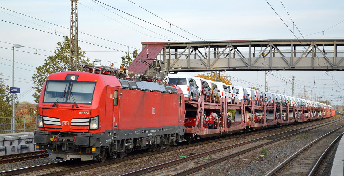 DB Cargo AG [D] mit  193 384  [NVR-Nummer: 91 80 6193 384-5 D-DB] Und PKW-Transportzug am 22.10.19 Durchfahrt Bf. Saarmund.