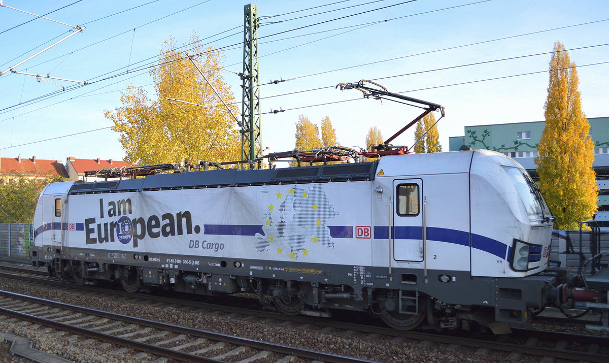 DB Cargo AG [D] mit ihrer weiß-blauen  I am European  Vectron  193 360  [NVR-Nummer: 91 80 6193 360-5 D-DB] und gemischtem Güterzug am 14.11.19 S-Bhf. Berlin Wedding.