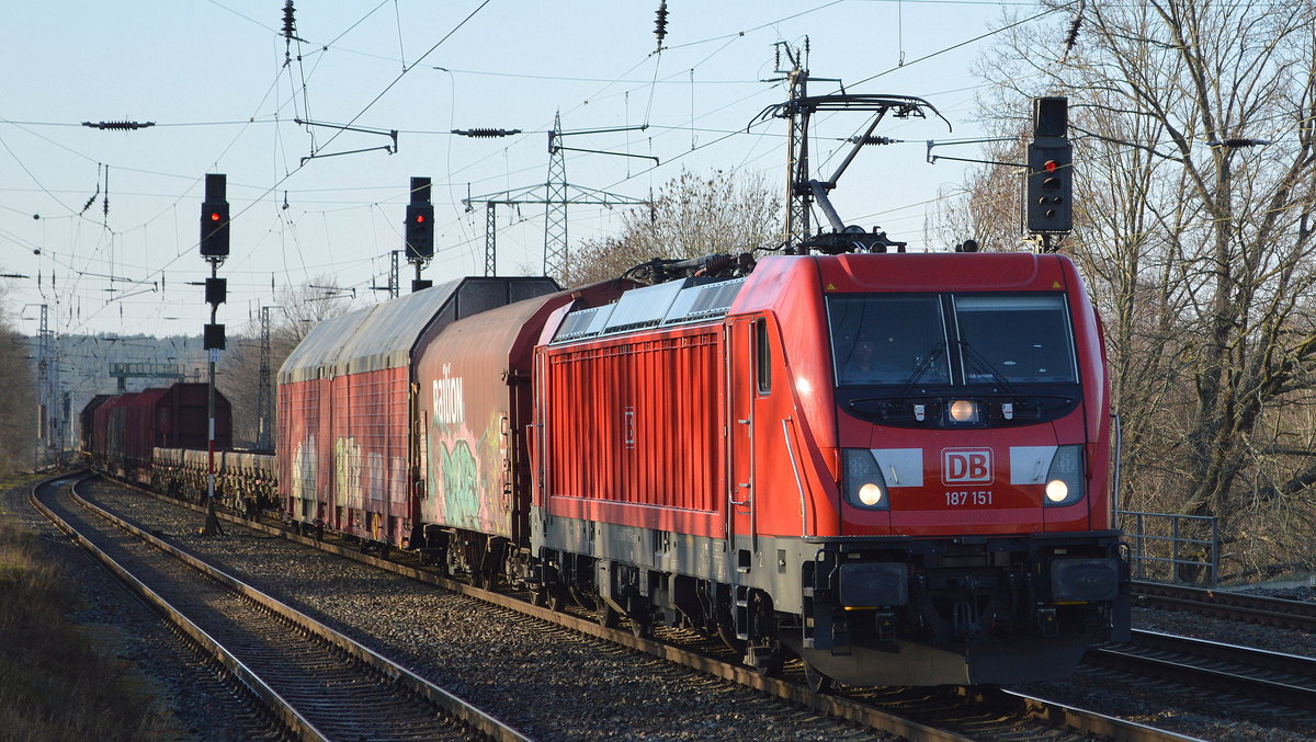 DB Cargo AG [D] mit  187 151  [NVR-Nummer: 91 80 6187 151-6 D-DB] nd gemischtem Güterzug am 17.01.20 Bf. Saarmund.