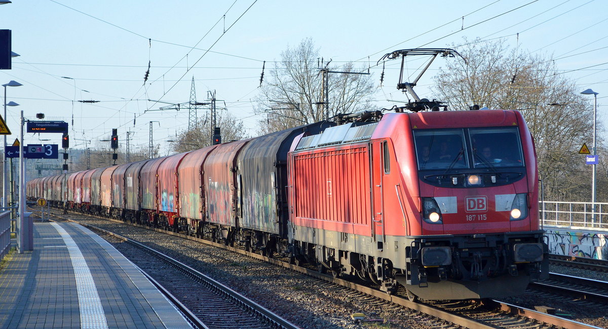 DB Cargo AG [D] mit  187 115  [NVR-Nummer: 91 80 6187 115-1 D-DB] und gemischtem Güterzug Richtung Ziltendorf EKO am 17.01.20 Bf. Saarmund.