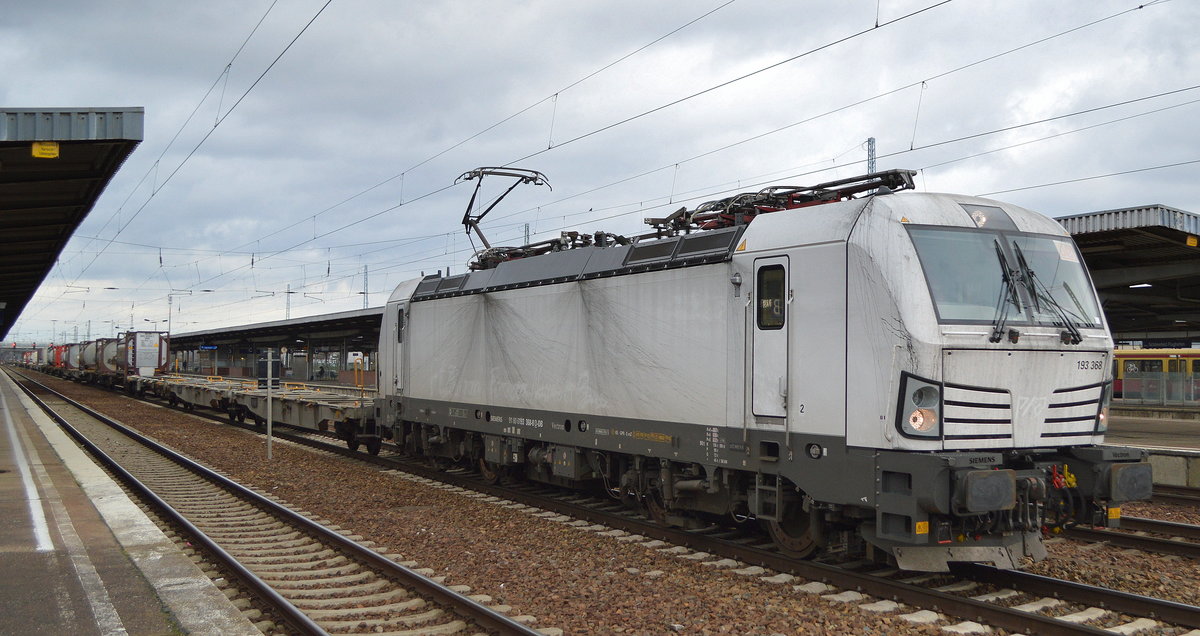DB Cargo AG [D] mit  193 368  [NVR-Nummer: 91 80 6193 368-4 D-DB] und Containerzug am 29.01.20 Bf. Flughafen Berlin Schönefeld.