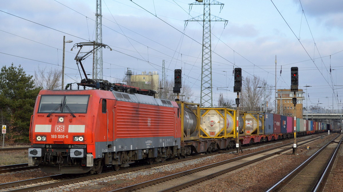 DB Cargo AG [D] mit  189 008-6  [NVR-Nummer: 91 80 6189 008-6 D-DB] und Containerzug am 23,01,20 Bf. Flughafen Berlin Schönefeld.