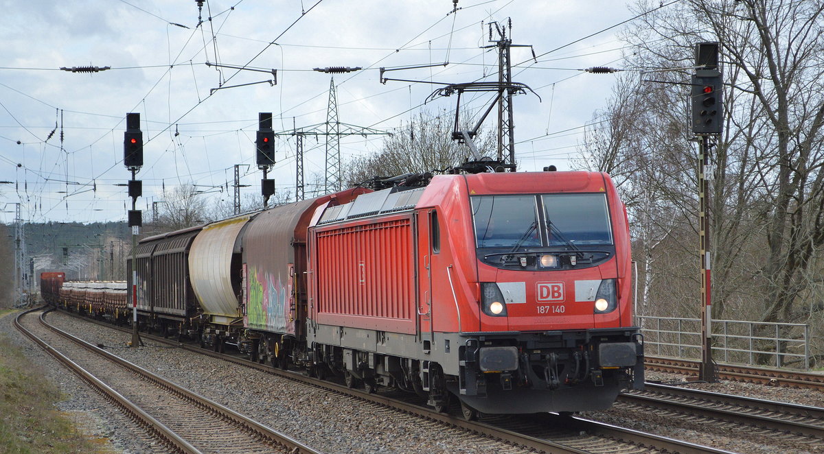 DB Cargo AG [D] mit  187 140  [NVR-Nummer: 91 80 6187 140-9 D-DB] und gemischtem Güterzug am 11.03.20 Bf. Saarmund.