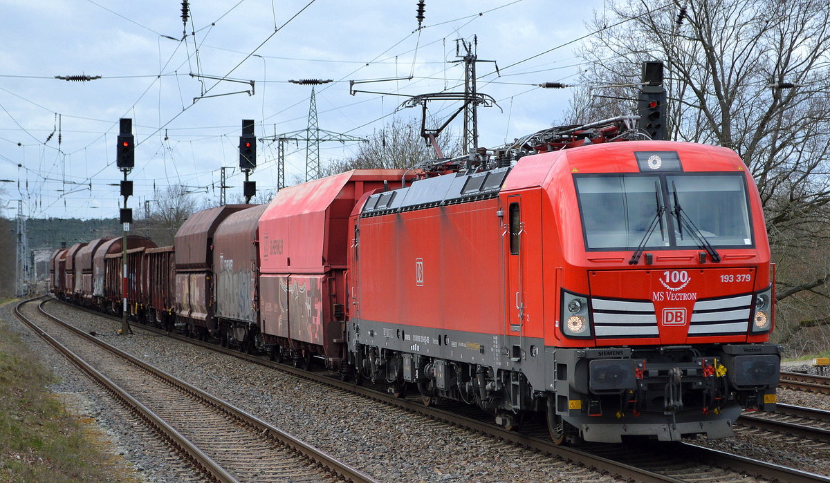 DB Cargo AG [D] mit der 100`ten DB MS Vectron  193 379  [NVR-Nummer: 91 80 6193 379-5 D-DB] und gemischtem Güterzug am 11.03.20 Bf. Saarmund.