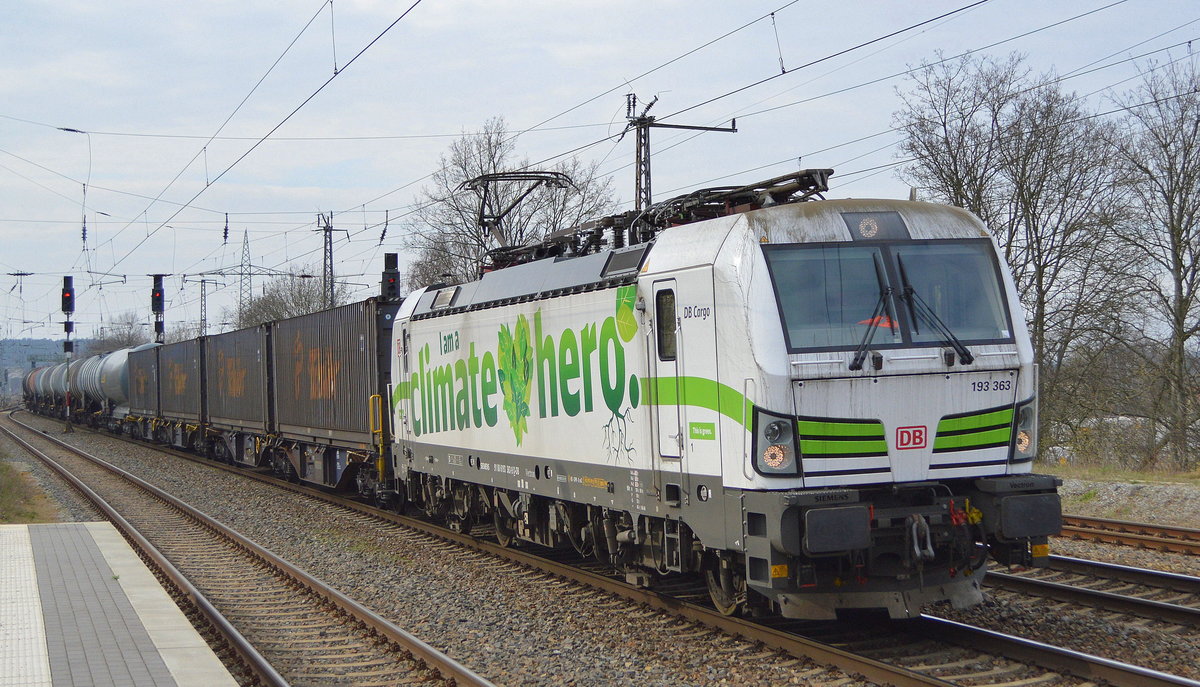 DB Cargo AG [D] mit  193 363  [NVR-Nummer: 91 80 6193 363-9 D-DB] und gemischtem Güterzug am 19.03.20 Bf. Saarmund.