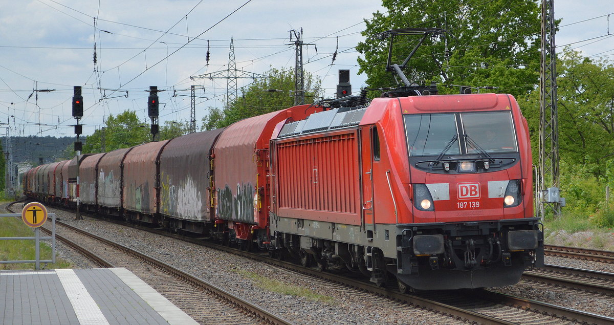 DB Cargo AG [D] mit  187 139  [NVR-Nummer: 91 80 6187 139-1 D-DB] und gemischtem Güterzug am 13.05.20 Bf. Saarmund. 