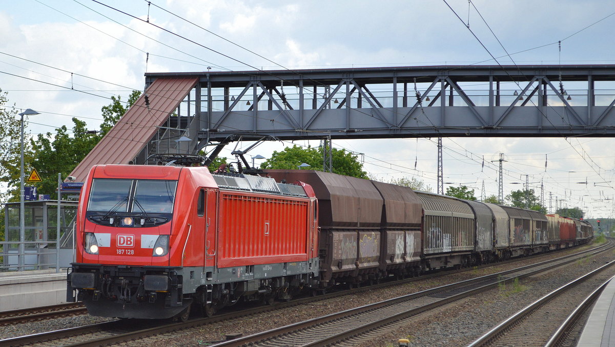 DB Cargo AG [D] mit  187 128  [NVR-Nummer: 91 80 6187 128-4 D-DB] und gemischtem Güterzug am 13.05.20 Bf. Saarmund.