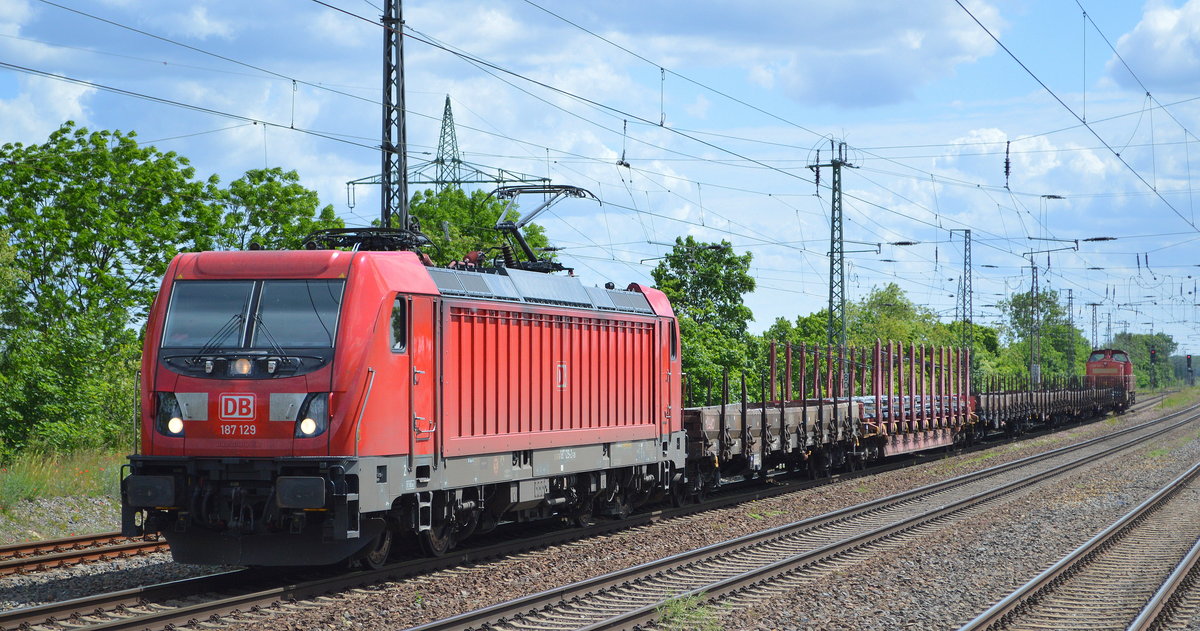 DB Cargo AG [D] mit  187 129  [NVR-Nummer: 91 80 6187 129-2 D-DB] und Güterzug und hinten dran eine 298ér am 28.05.20 Bf. Saarmund.