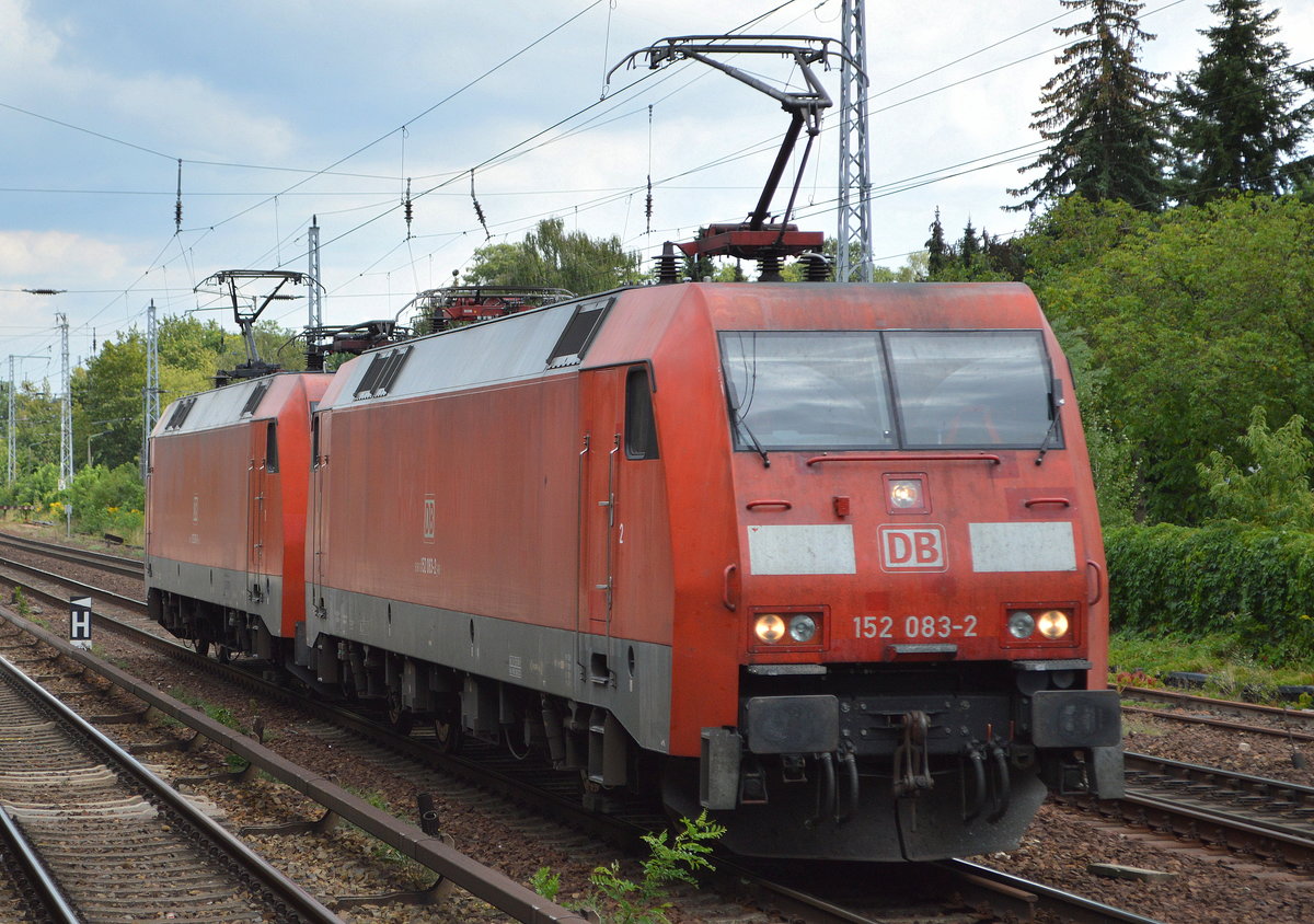 DB Cargo AG [D] mit der Doppeltraktion  152 083-2  [NVR-Nummer: 91 80 6152 083-2 D-DB] +   152 036-0  [NVR-Nummer: 91 80 6152 036-0 D-DB] am 19.08.20 Berlin Hirschgarten.