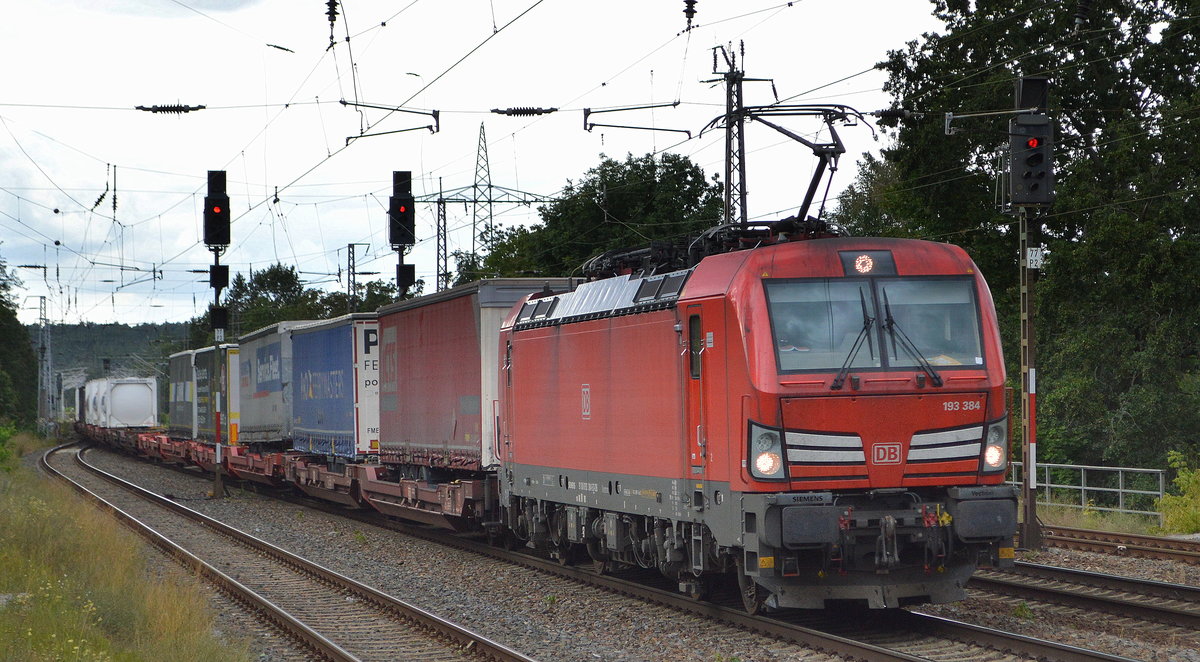 DB Cargo AG [D] mit  193 384  [NVR-Nummer: 91 80 6193 384-5 D-DB] und Taschenwagenzug am 27.08.20 Bf. Saarmund.