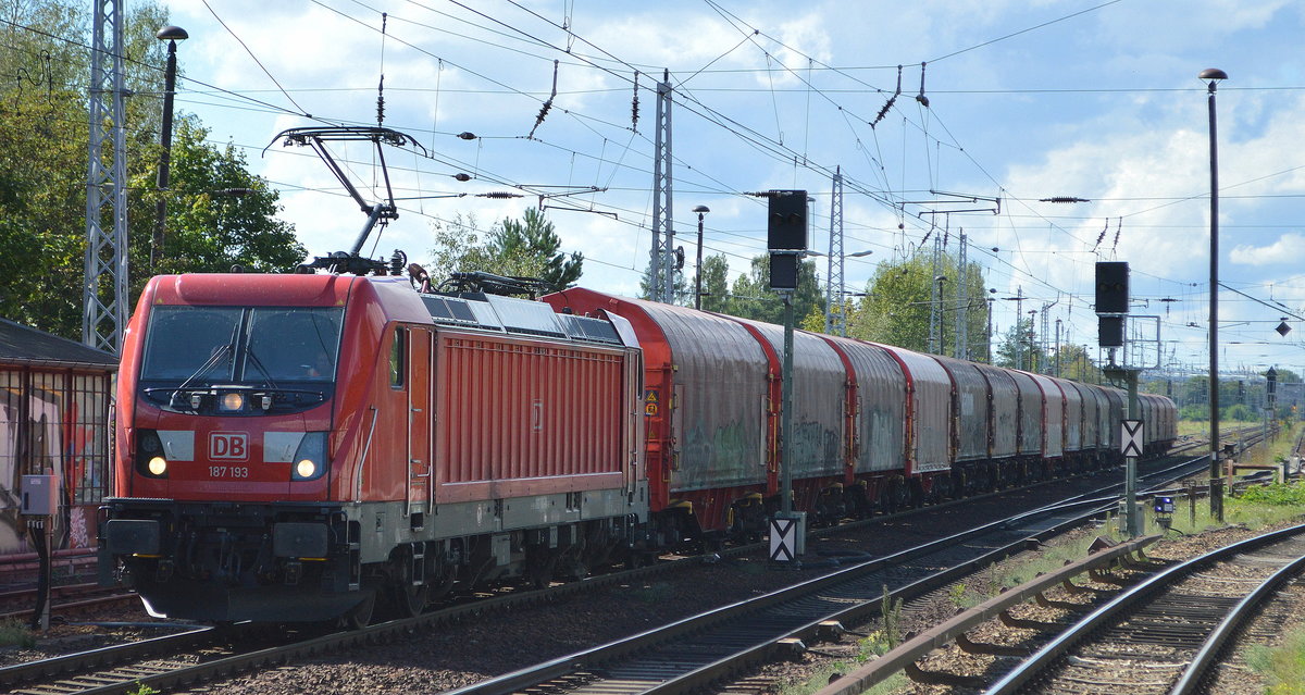 DB Cargo AG [D] mit  187 193  [NVR-Nummer: 91 80 6187 193-8 D-DB] und Coilzug Richtung Ziltendorf EKO am 07.09.20 Berlin Hirschgarten.