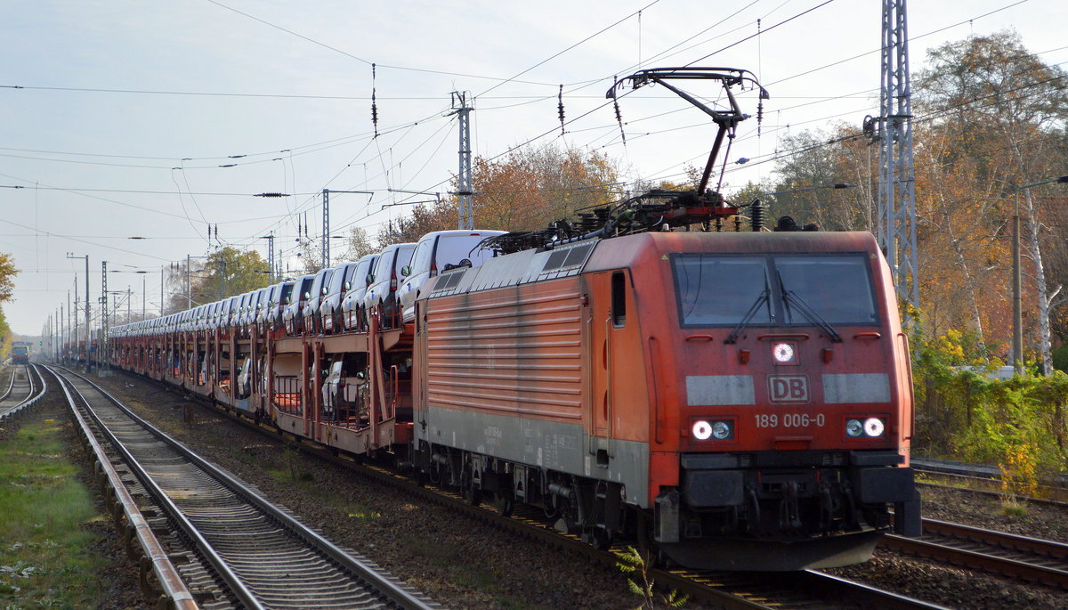 DB Cargo AG [D] mit  189 006-0  [NVR-Nummer: 91 80 6189 006-0 D-DB] mit PKW-Transportzug am 13.11.20 Berlin Hirschgarten.