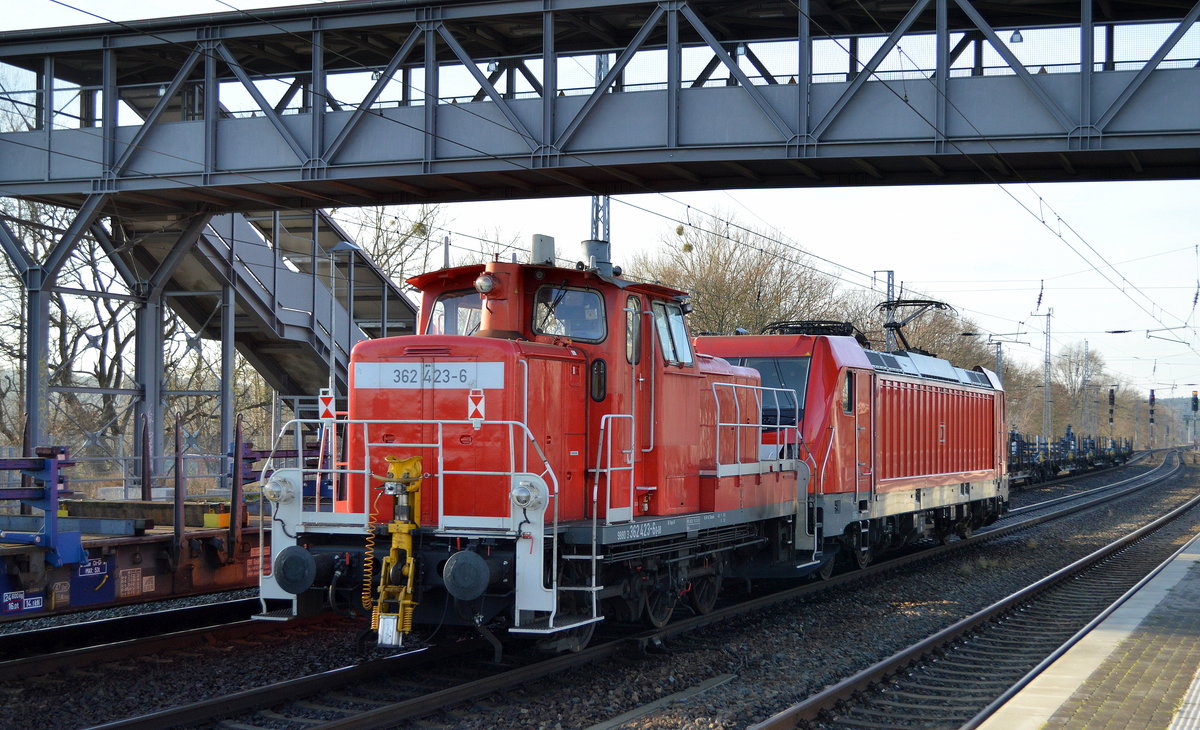 DB Cargo AG [D] mit  362 423-6  (NVR:  9880 3 362 423-6 D-DB 9) am Haken  von  187 191  [NVR-Nummer: 91 80 6187 191-2 D-DB] Richtung Rangierbahnhof Seddin am 18.12.20 Bf. Saarmund.