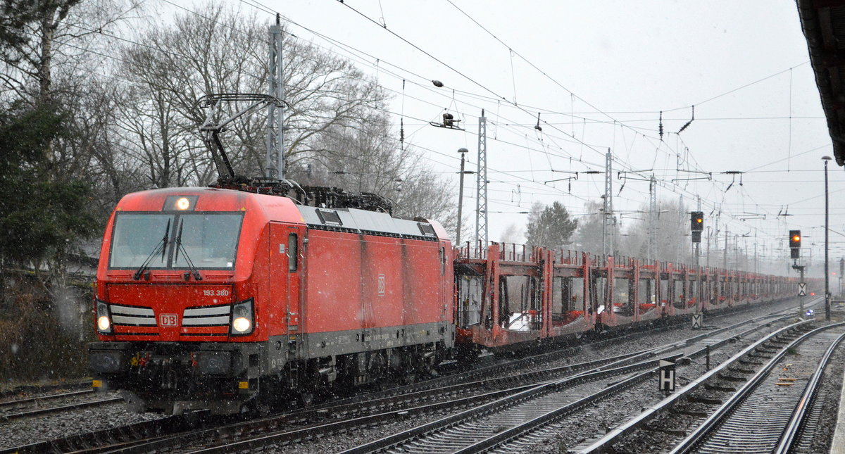 DB Cargo AG [D] mit  193 380  [NVR-Nummer: 91 80 6193 380-3 D-DB] und PKW-Transportzug (leer) Richtung Frankfurt/Oder am 19.01.21 Berlin Hirschgarten.