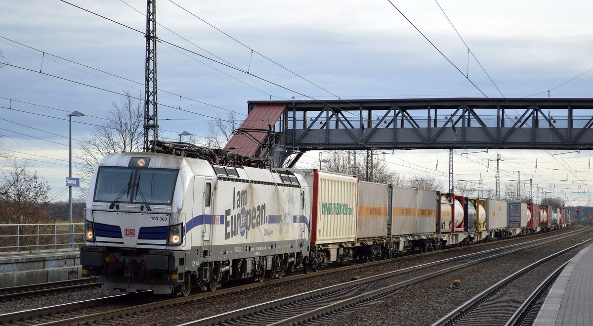 DB Cargo AG [D] mit  193 360  [NVR-Nummer: 91 80 6193 360-5 D-DB] und Containerzug am 20.01.21Bf. Saarmund.