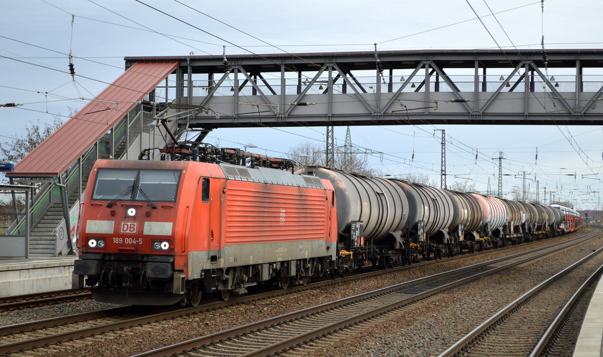 DB Cargo AG [D] mit  189 004-5  [NVR-Nummer: 91 80 6189 004-5 D-DB] und gemischtem Güterzug Richtung Rbf Seddin am 21.01.21 Bf. Saarmund.