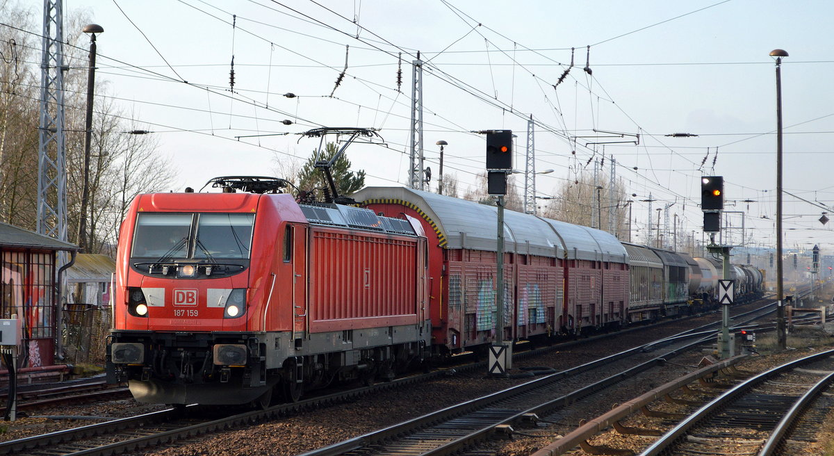 DB Cargo AG [D] mit  187 159  [NVR-Nummer: 91 80 6187 159-9 D-DB] und gemischtem Güterzug am 26.01.21 Berlin Hirschgarten Richtung Frankfurt/Oder.