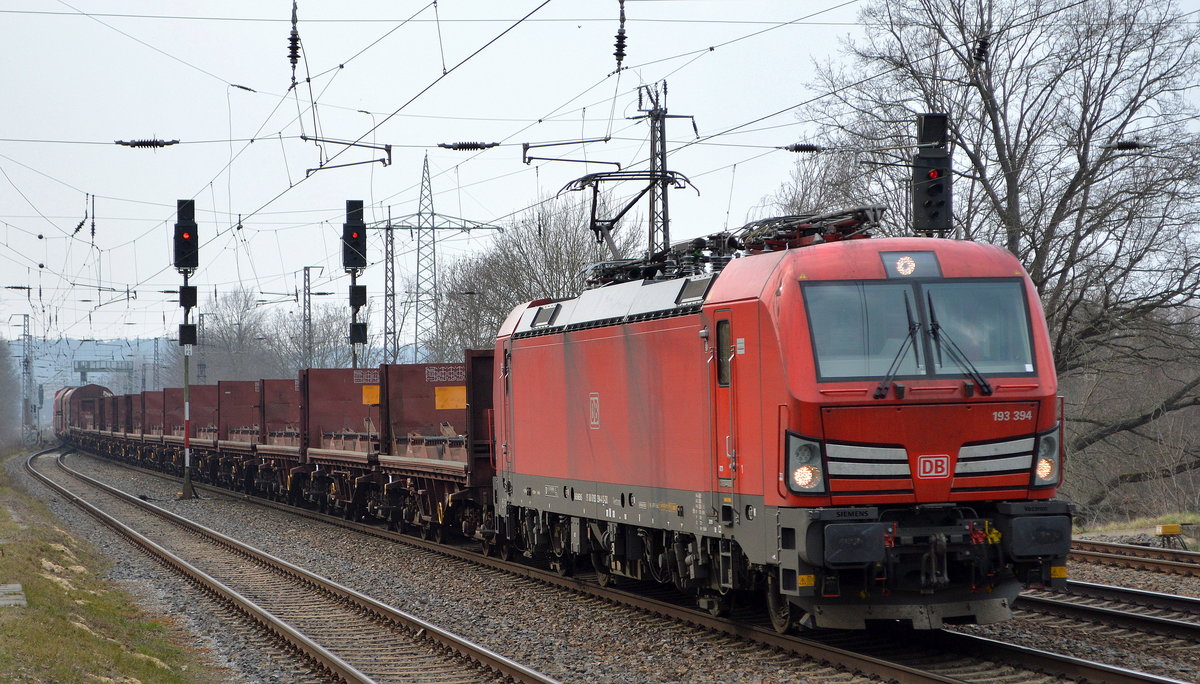 DB Cargo AG [D] mit  193 394  [NVR-Nummer: 91 80 6193 394-4 D-DB] und gemischtem Güterzug Richtung Ziltendorf EKO am 26.03.21 Durchfahrt Bf. Saarmund.