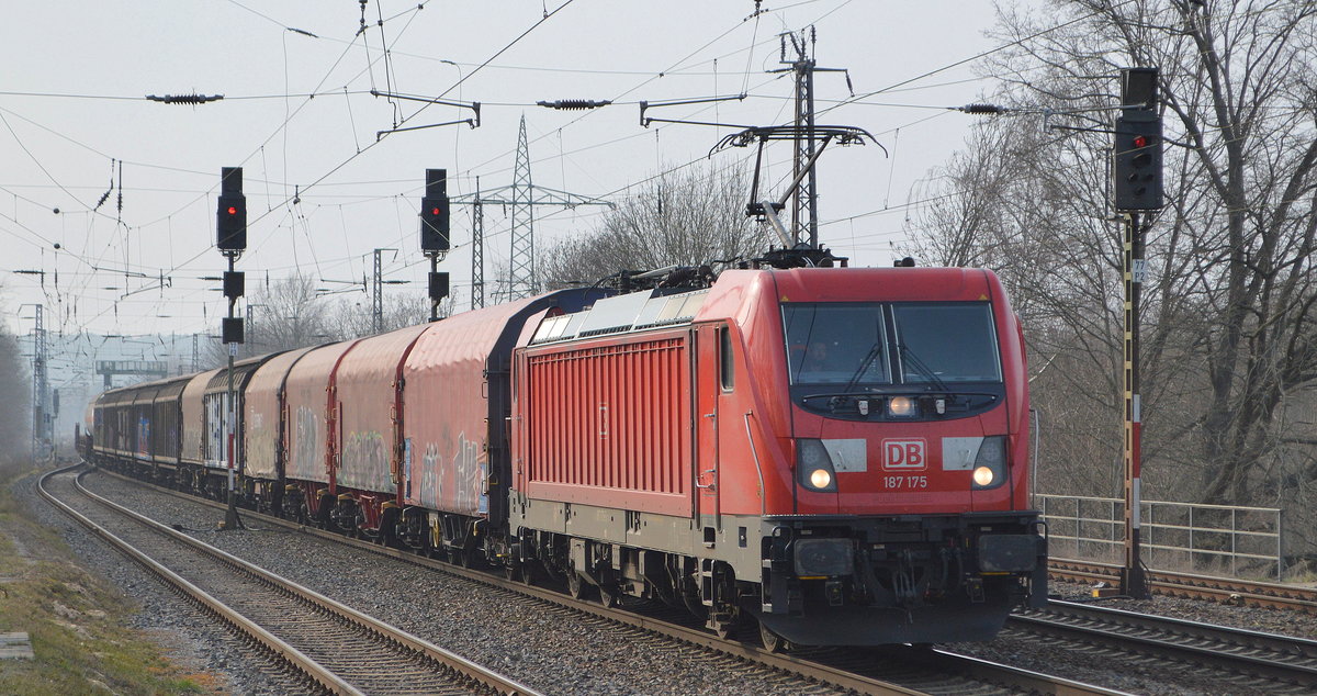 DB Cargo AG [D] mit  187 175  [NVR-Nummer: 91 80 6187 175-5 D-DB] und gemischtem Güterzug am 26.03.21 Durchfahrt Bf. Saarmund.