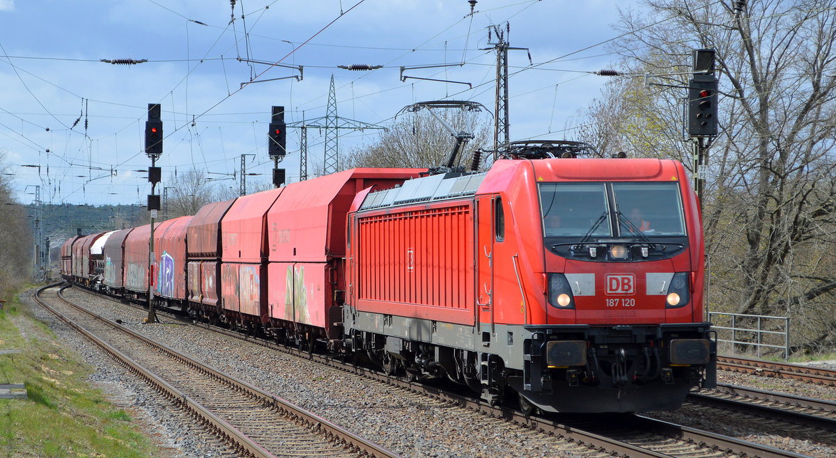 DB Cargo AG [D] mit  187 120  [NVR-Nummer: 91 80 6187 120-1 D-DB] und gemischtem Güterzug am 13.04.21 Bf. Saarmund.