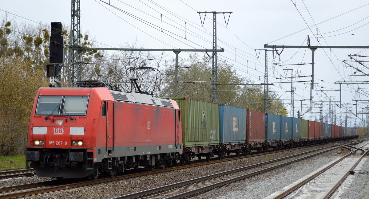 DB Cargo AG [D] mit  185 287-0  [NVR-Nummer: 91 80 6185 287-0 D-DB] und Containerzug am 15.04.21 Durchfahrt Bf. Golm (Potsdam) Richtung Norden.