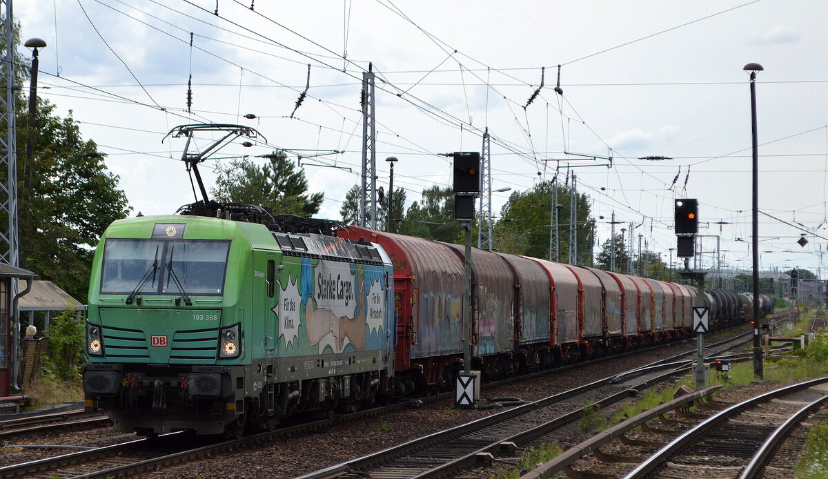 DB Cargo AG [D] mit  193 368  [NVR-Nummer: 91 80 6193 368-4 D-DB]  und gemischtem Güterzug am 07.08.21 Richtung Frankfurt/Oder weiter nach Ziltendorf gesichtet in Berlin-Hirschgarten.