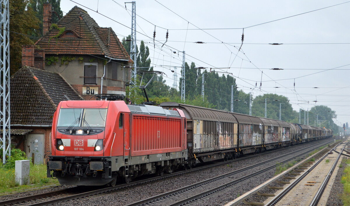 DB Cargo AG (D) mit  187 184  (NVR:  91 80 6 187 184-7 D-DB ) und gemischtem Güterzug am 20.08.21 Berlin Buch.