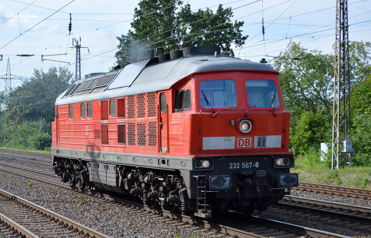 DB Cargo AG (D) mit  232 567-8  (NVR-Nummer  92 80 1232 567-8 D-DB ) am 31.08.21 Durchfahrt Bf. Saarmund.