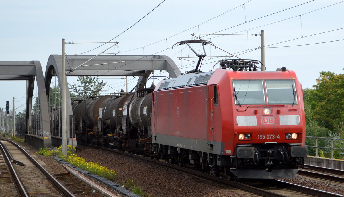 DB Cargo AG [D] mit  185 073-4  [NVR-Nummer: 91 80 6185 073-4 D-DB] und Kesselwagenzug (geschmolzenes Schwefel) am 15.09.21 Berlin Pankow.