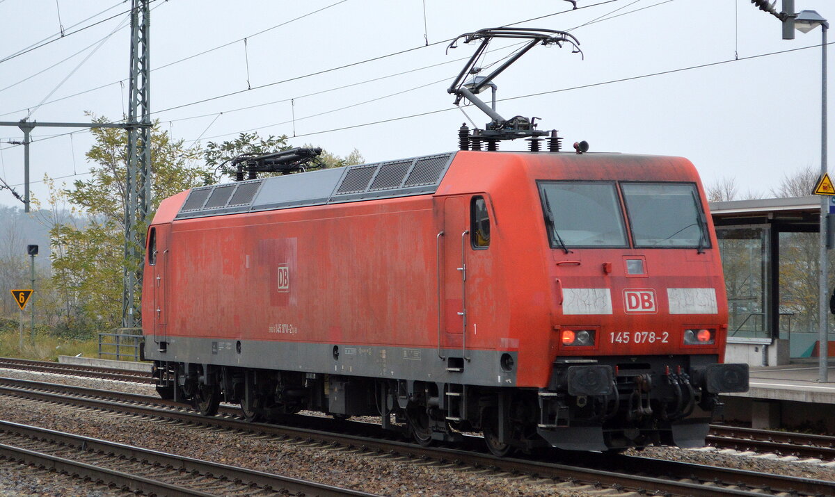 DB Cargo AG [D] mit  145 078-2  [NVR-Nummer: 91 80 6145 078-2 D-DB] am 16.11.21 Durchfahrt Bf. Golm.