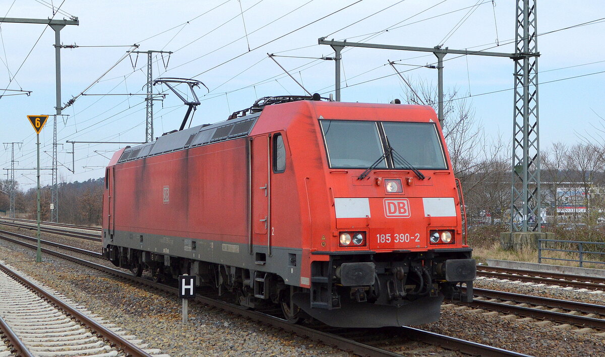 DB Cargo AG [D] mit  185 390-2  [NVR-Nummer: 91 80 6185 390-2 D-DB] am 14.03.22 Durchfahrt Bf. Golm.