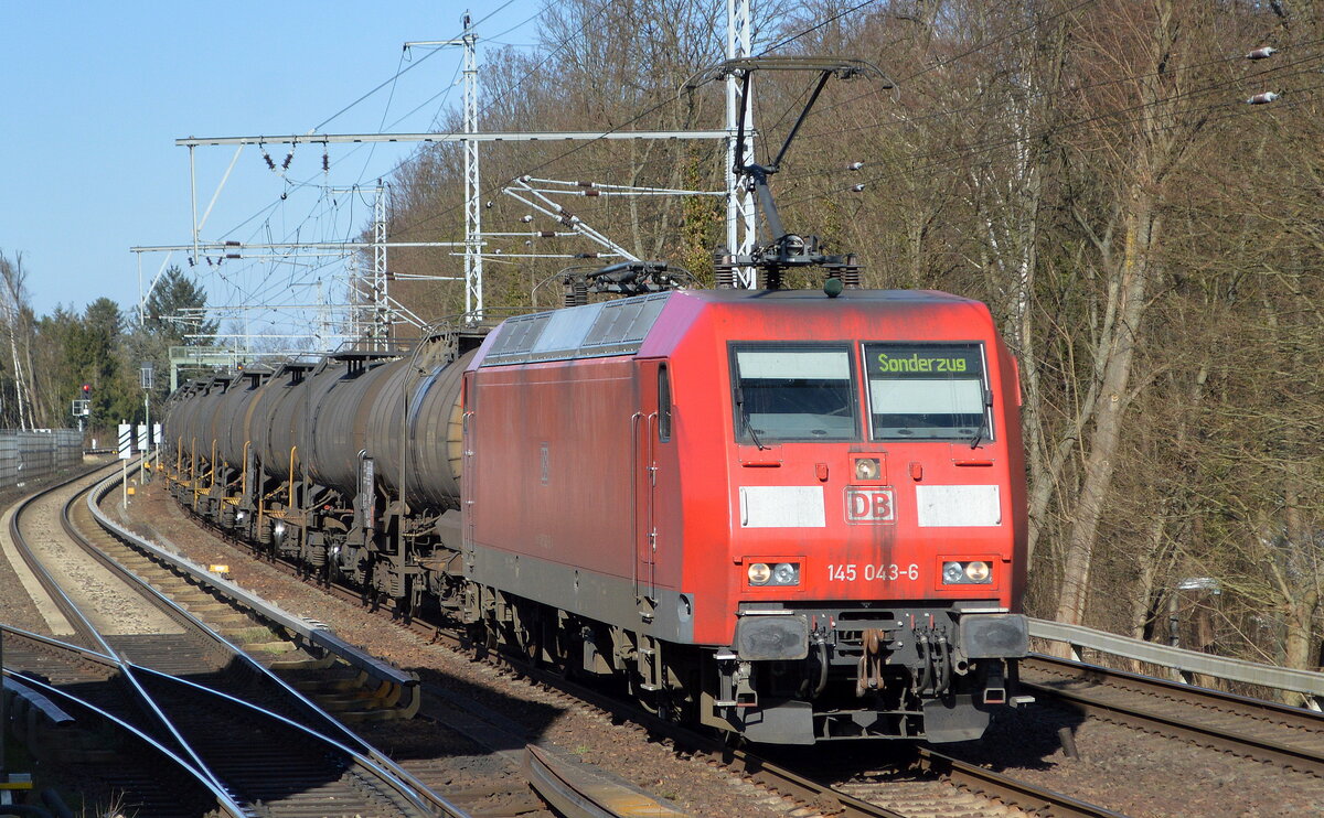 DB Cargo AG [D] mit  145 043-6  [NVR-Nummer: 91 80 6145 043-6 D-DB] und Kesselwagenzug (geschmolzenes Schwefel) am 28.03.22 Berlin Buch.