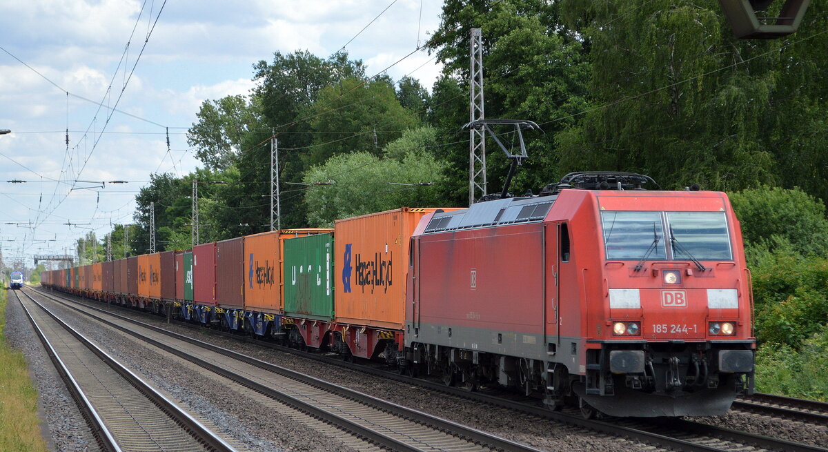 DB Cargo AG [D] mit  185 244-1  [NVR-Nummer: 91 80 6185 244-1 D-DB] und Containerzug  am 05.07.22 Vorbeifahrt Bahnhof Dedensen Gümmer.