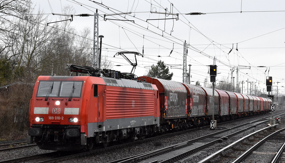 DB Cargo AG [D] mit  189 010-2  [NVR-Nummer: 91 80 6189 010-2 D-DB] und einem Coilzug Richtung Ziltendorf EKO am 02.01.23 Berlin Hirschgarten.