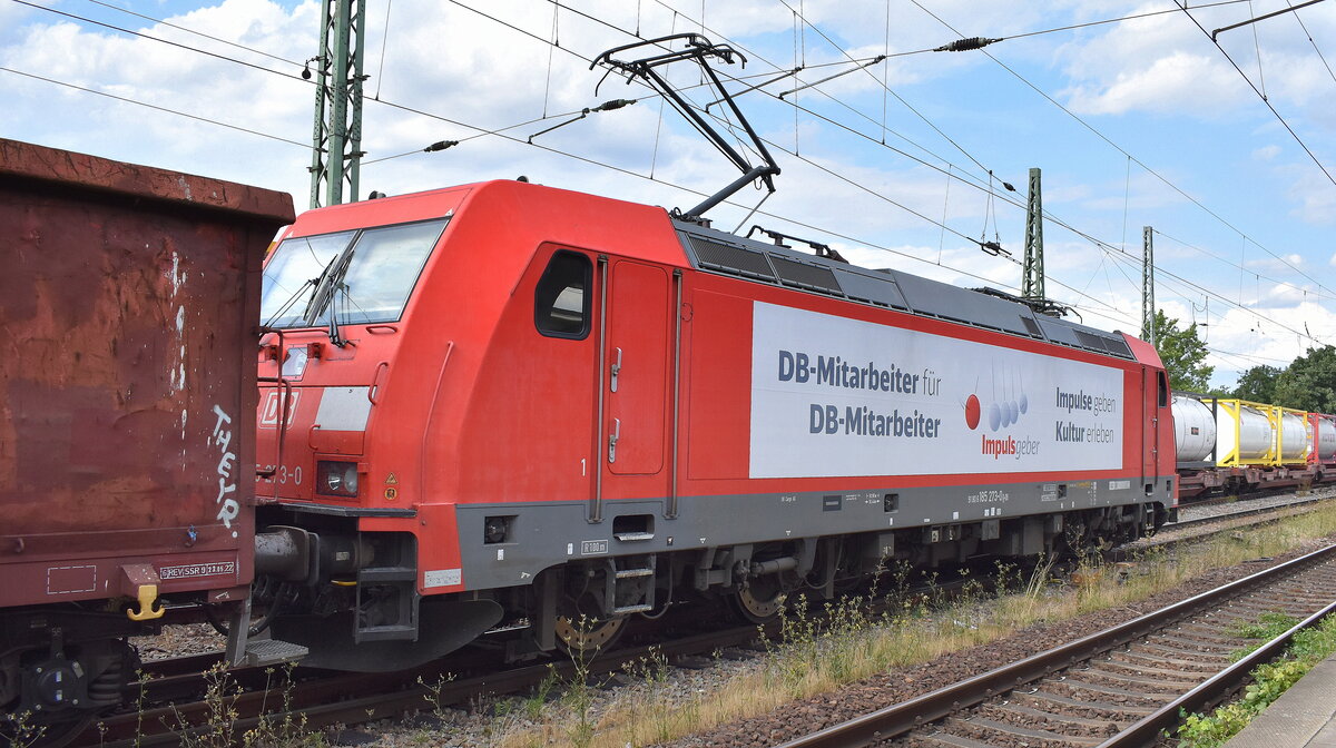 DB Cargo AG [D] mit ihrer  185 273-0  [NVR-Nummer: 91 80 6185 273-0 D-DB] und einem gemischten Güterzug am 19.07.23 Höhe Bahnhof Magdeburg-Neustadt.