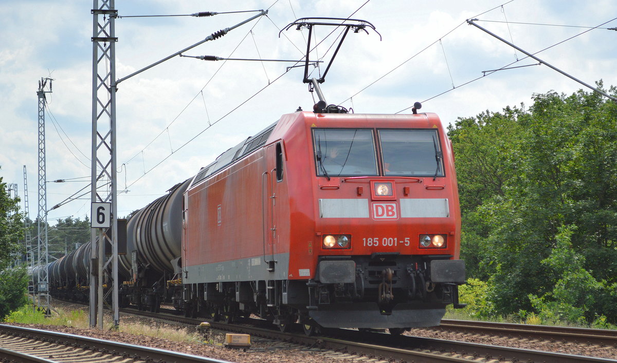DB Cargo AG  mit  185 001-5  [NVR-Nummer: 91 80 6185 001-5 D-DB] und Kesselwagenzug (leer) Richtung Stendel am 20.06.19 Berlin Wuhlheide. Viele Grüße an den Tf !!!!