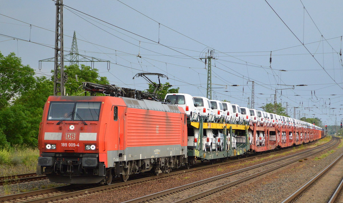 DB Cargo AG mit  189 009-4  [NVR-Nummer: 91 80 6189 009-4 D-DB] und PKW-Transportzug (VW Nutzfahrzeuge aus polnischer Produktion) am 06.06.19 Höhe Saarmund.
